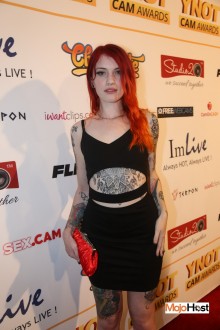 ynotcams2018_redcarpet330  